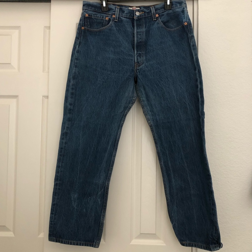 Levis 501 Men’s Straight Leg Button-Fly: W35 L30.